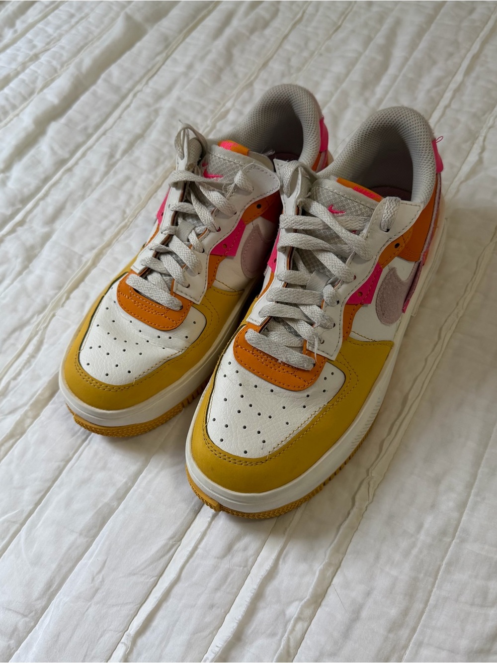 105. Women’s 8.5 Nike Air Force 1 Fontana Sunrise Sneakers